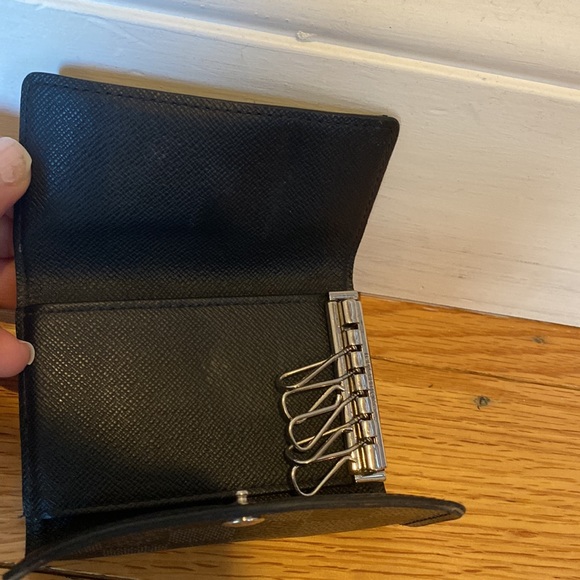 Mens Louis Vuitton key case wallet - Picture 6 of 10